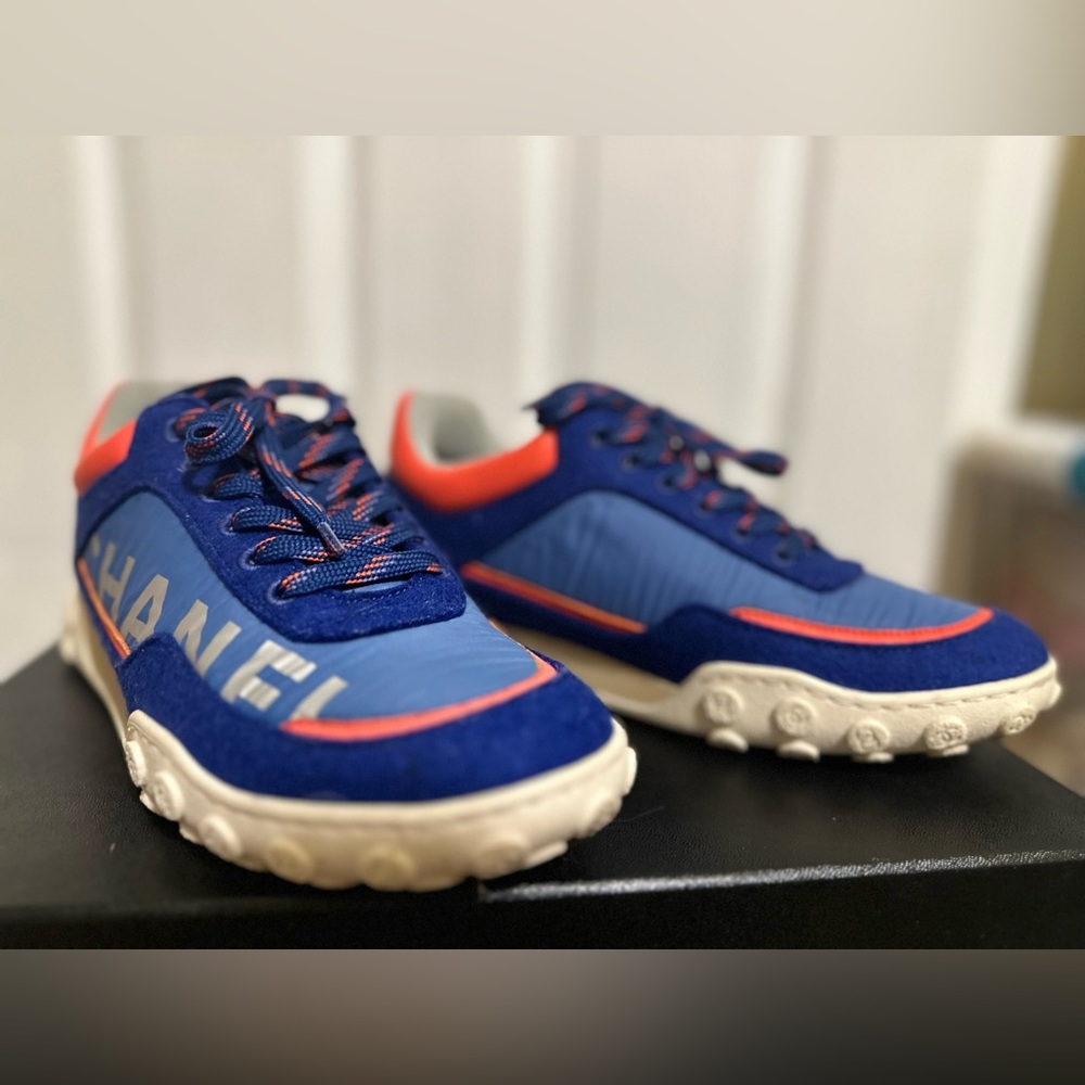 Chanel size 37 Sneaker